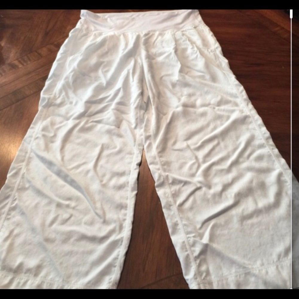 Lululemon white slit culottes - Picture 2 of 2